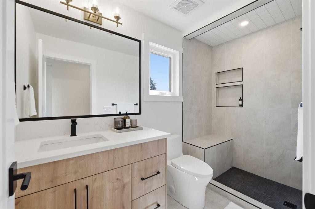 3375 Breton Close Nw, Calgary, AB - Indoor Photo Showing Bathroom