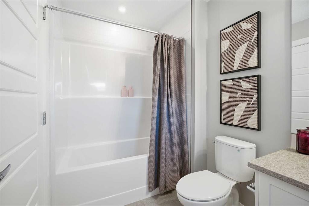 468 Dawson Circle, Chestermere, AB - Indoor Photo Showing Bathroom