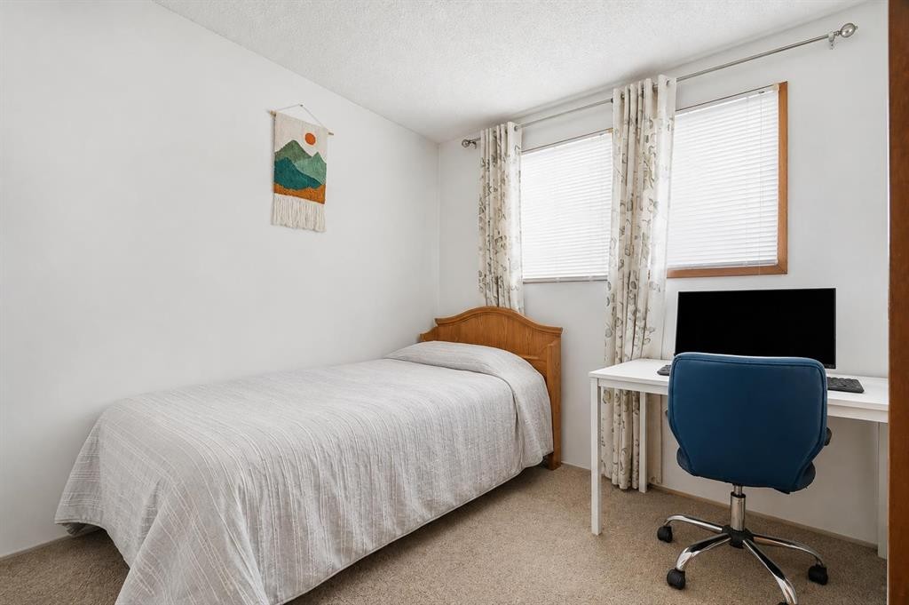 1612 24 Avenue Nw, Calgary, AB - Indoor Photo Showing Bedroom