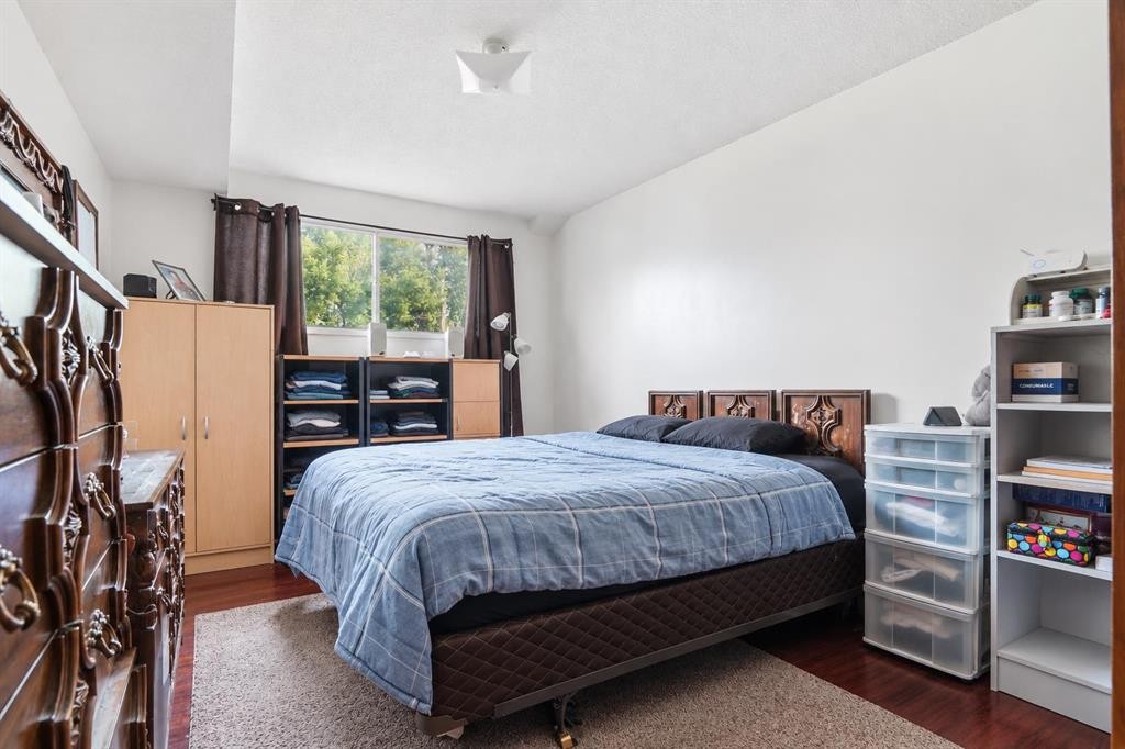 1612 24 Avenue Nw, Calgary, AB - Indoor Photo Showing Bedroom
