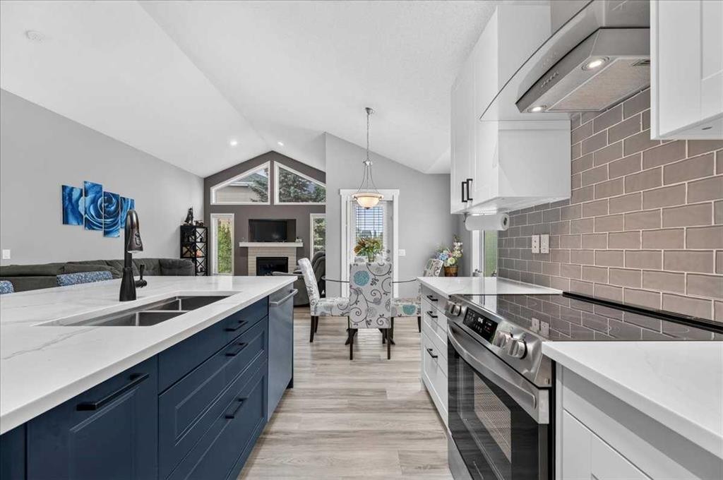 212 Cresthaven Place Sw, Calgary, AB - Indoor Photo Showing Kitchen With Double Sink With Upgraded Kitchen