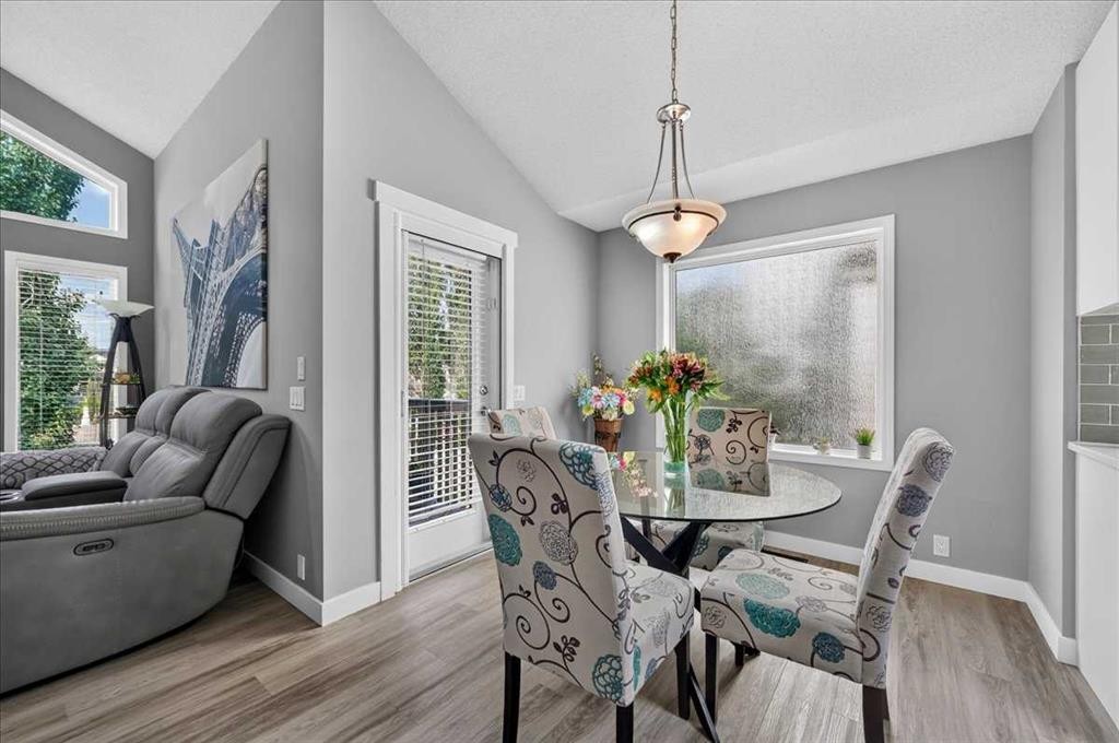 212 Cresthaven Place Sw, Calgary, AB - Indoor Photo Showing Dining Room