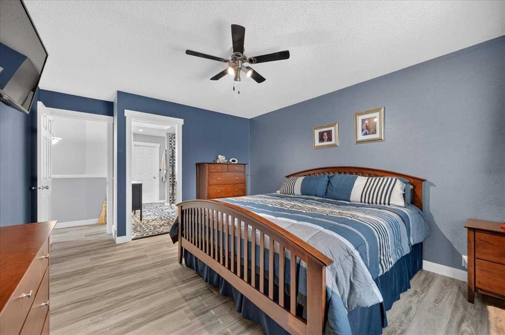 212 Cresthaven Place Sw, Calgary, AB - Indoor Photo Showing Bedroom
