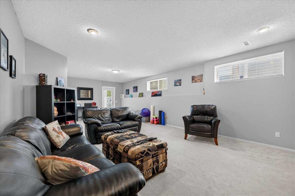 212 Cresthaven Place Sw, Calgary, AB - Indoor Photo Showing Other Room