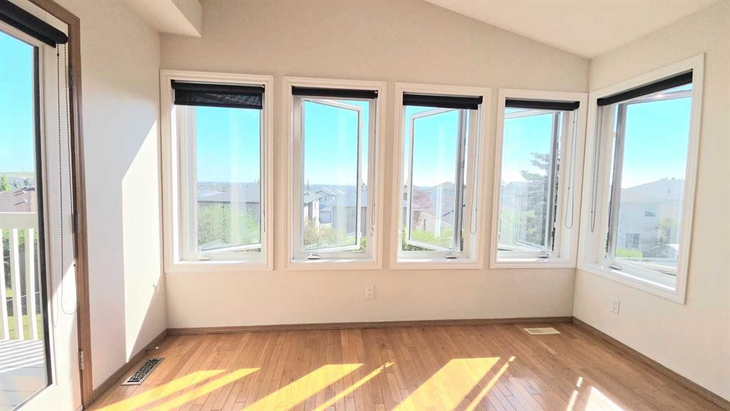 210 Panamount Hill Nw, Calgary, AB - Indoor Photo Showing Other Room