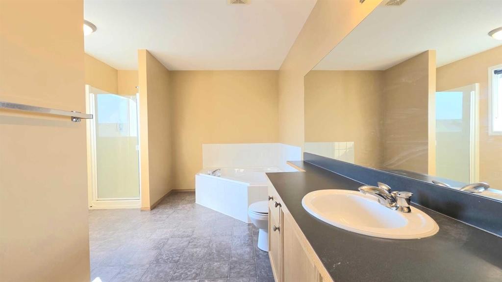 210 Panamount Hill Nw, Calgary, AB - Indoor Photo Showing Bathroom