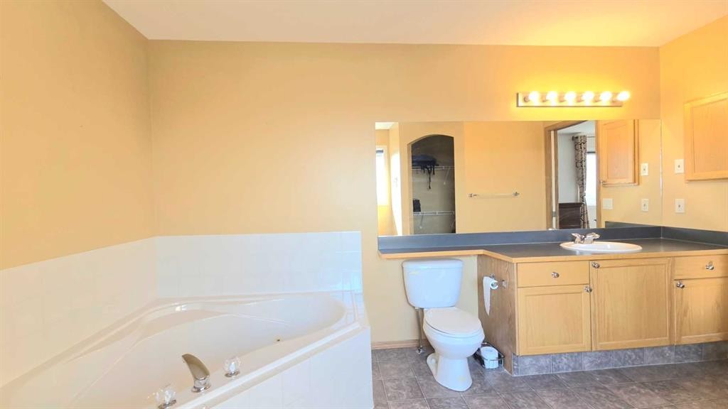 210 Panamount Hill Nw, Calgary, AB - Indoor Photo Showing Bathroom