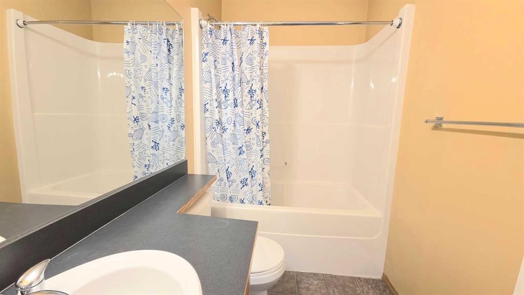 210 Panamount Hill Nw, Calgary, AB - Indoor Photo Showing Bathroom