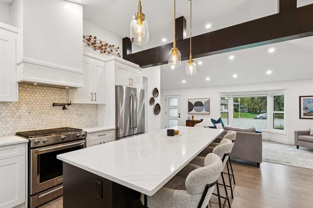 14 Butte Place Nw, Calgary, AB - Indoor Photo Showing Kitchen With Upgraded Kitchen