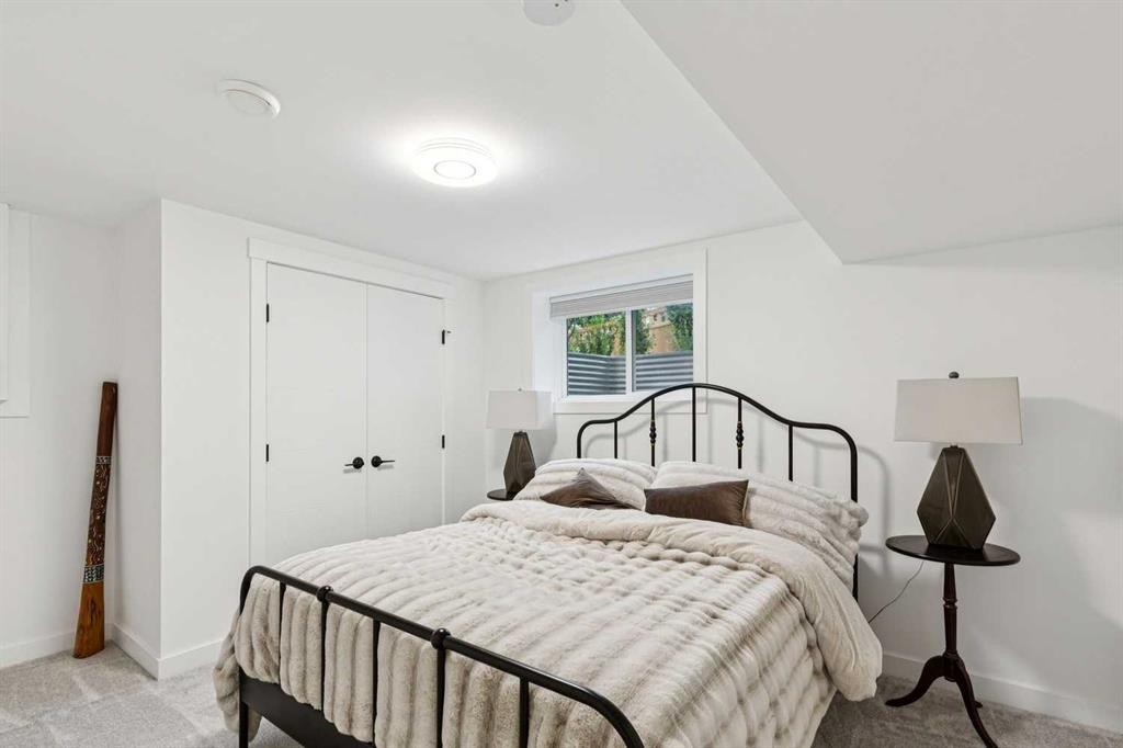 14 Butte Place Nw, Calgary, AB - Indoor Photo Showing Bedroom