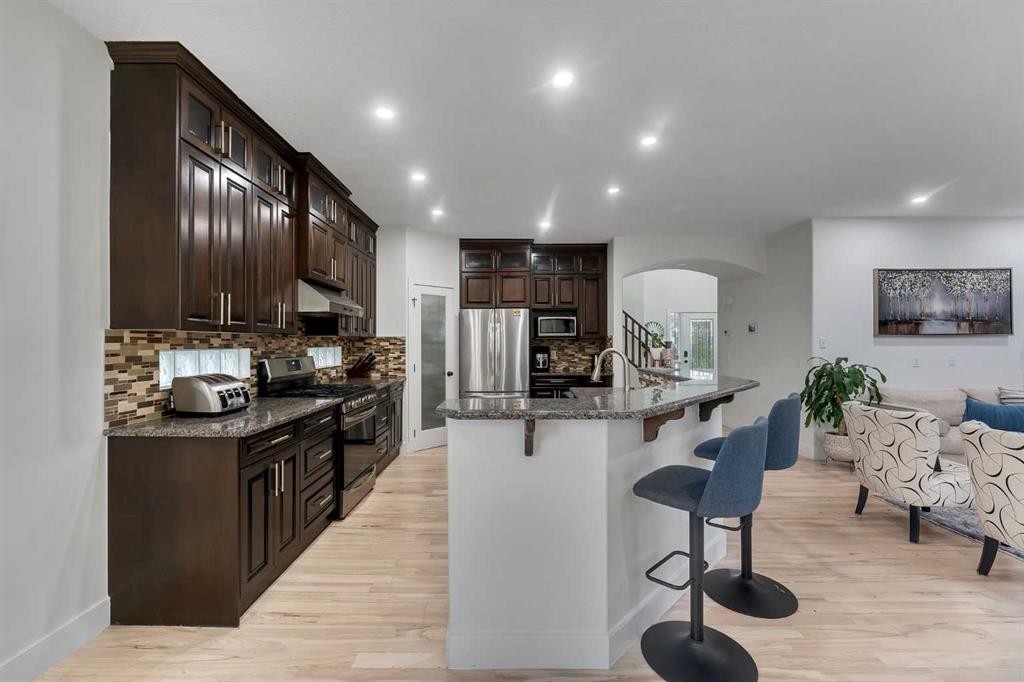 109 Evanscove Heights, Calgary, AB - Indoor Photo Showing Kitchen With Upgraded Kitchen