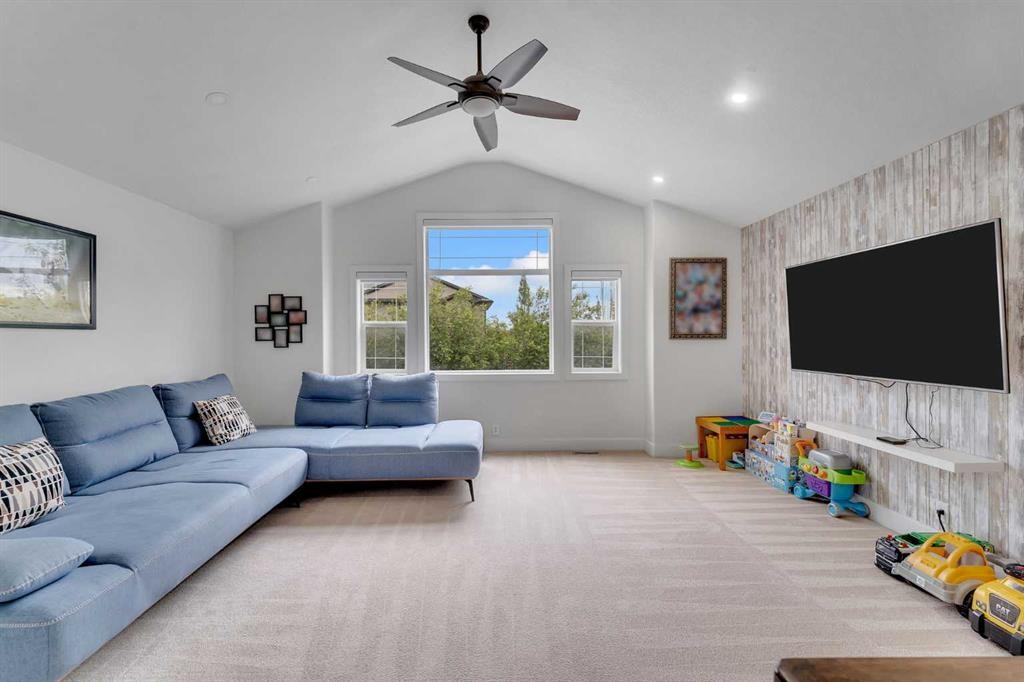 109 Evanscove Heights, Calgary, AB - Indoor Photo Showing Living Room