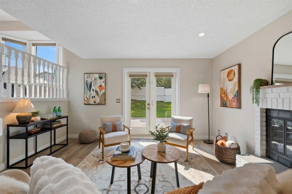 19 Macewan Meadow Crescent Nw, Calgary, AB - Indoor Photo Showing Living Room