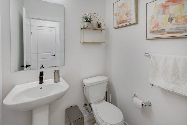 174 Rowley Gate Nw, Calgary, AB - Indoor Photo Showing Bathroom