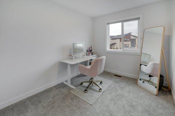 174 Rowley Gate Nw, Calgary, AB - Indoor Photo Showing Office