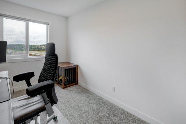 174 Rowley Gate Nw, Calgary, AB - Indoor