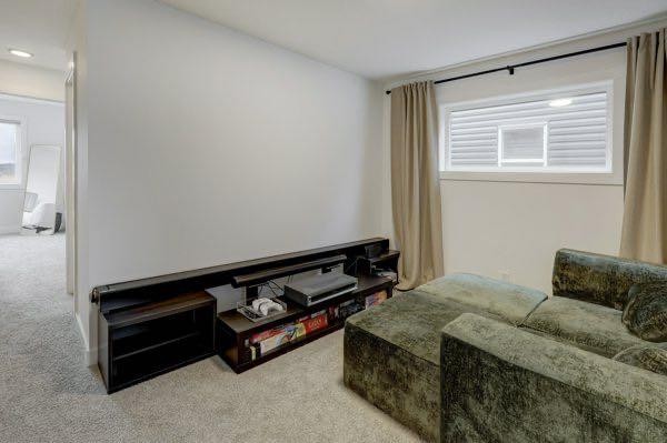 174 Rowley Gate Nw, Calgary, AB - Indoor