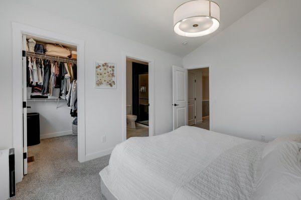 174 Rowley Gate Nw, Calgary, AB - Indoor Photo Showing Bedroom