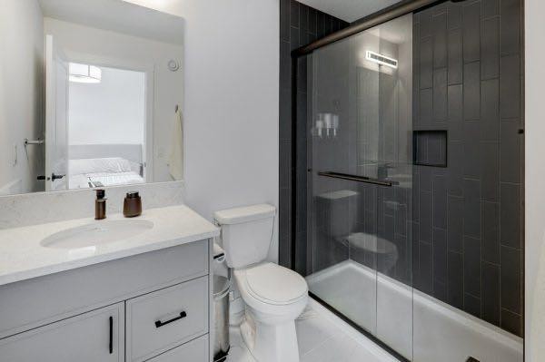 174 Rowley Gate Nw, Calgary, AB - Indoor Photo Showing Bathroom