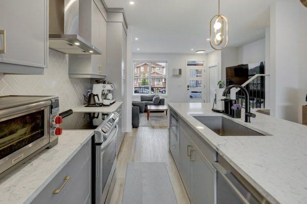 174 Rowley Gate Nw, Calgary, AB - Indoor Photo Showing Kitchen With Upgraded Kitchen