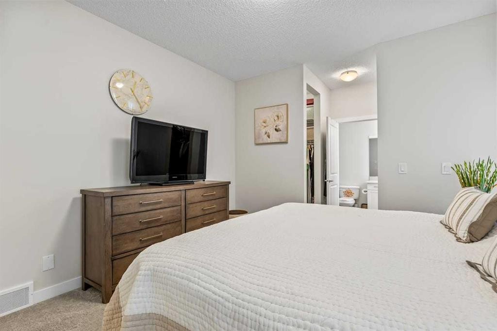 119 Walgrove Green Se, Calgary, AB - Indoor Photo Showing Bedroom