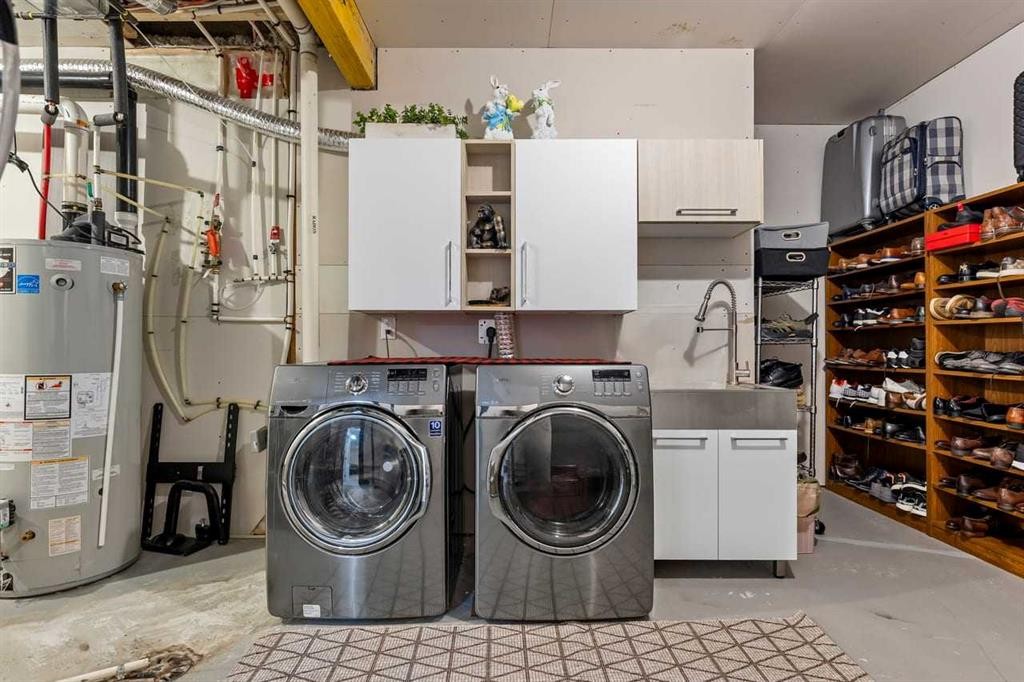 119 Walgrove Green Se, Calgary, AB - Indoor Photo Showing Laundry Room