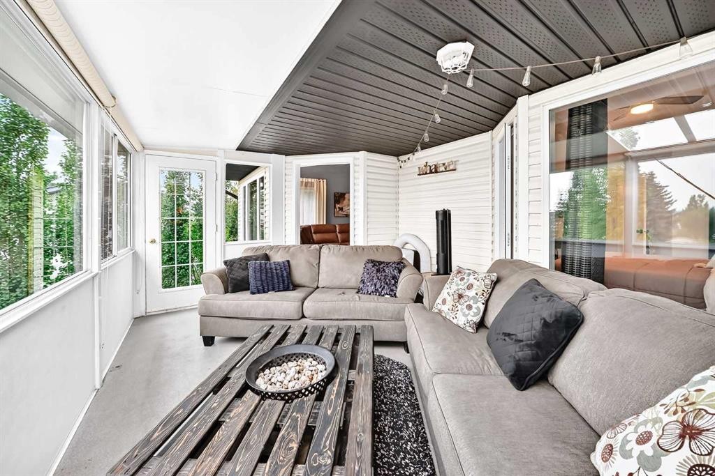 61 West Edge Road, Cochrane, AB - Outdoor