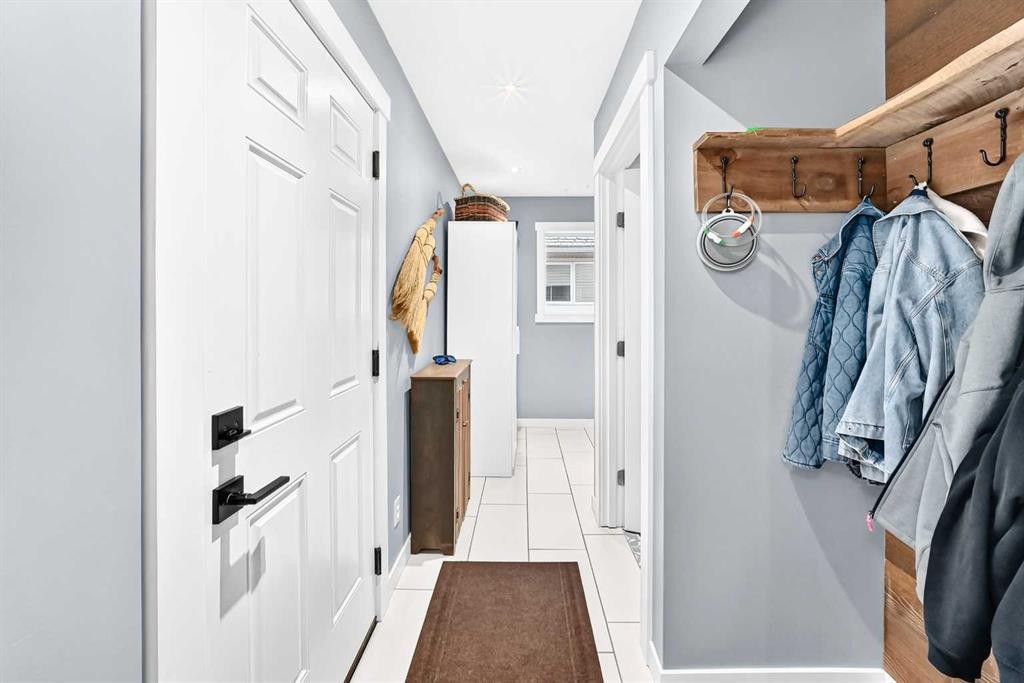61 West Edge Road, Cochrane, AB - Indoor
