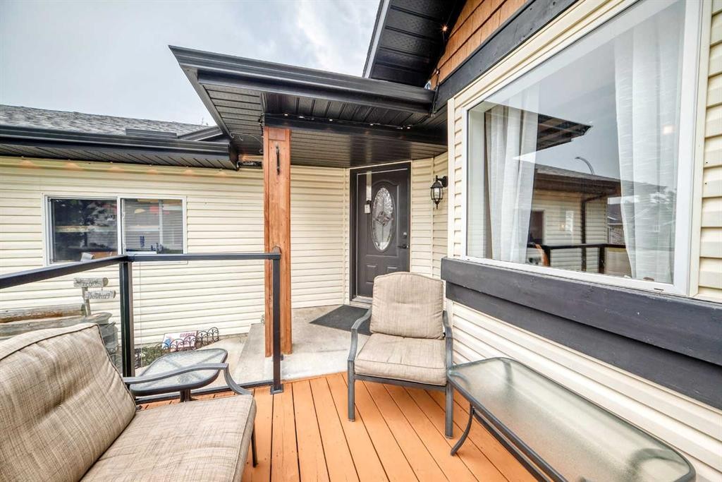61 West Edge Road, Cochrane, AB - Outdoor With Exterior