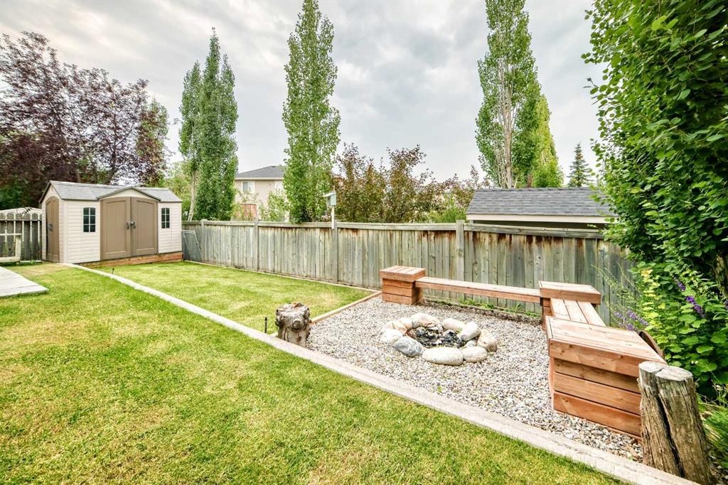 61 West Edge Road, Cochrane, AB - Outdoor