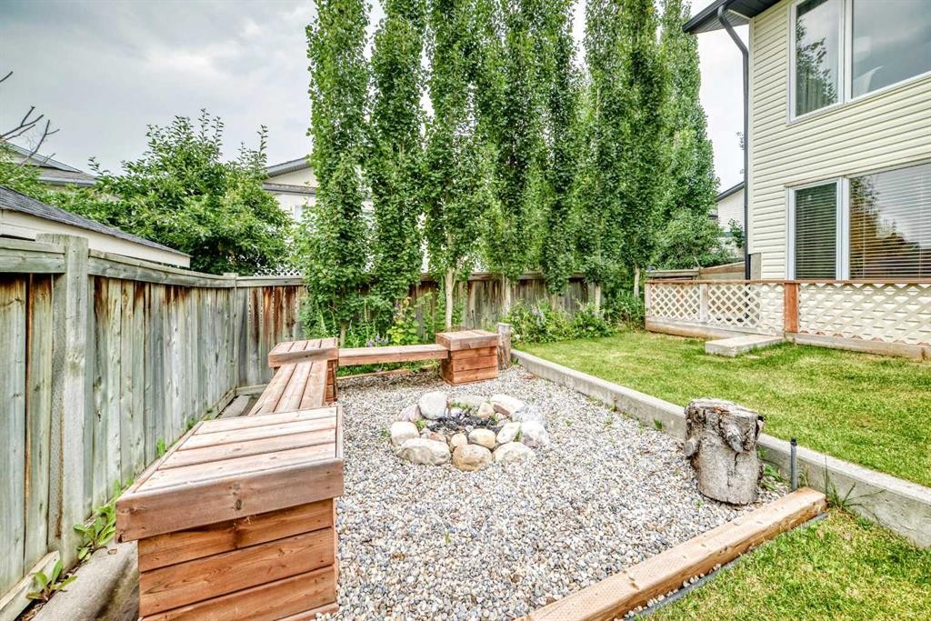 61 West Edge Road, Cochrane, AB - Outdoor