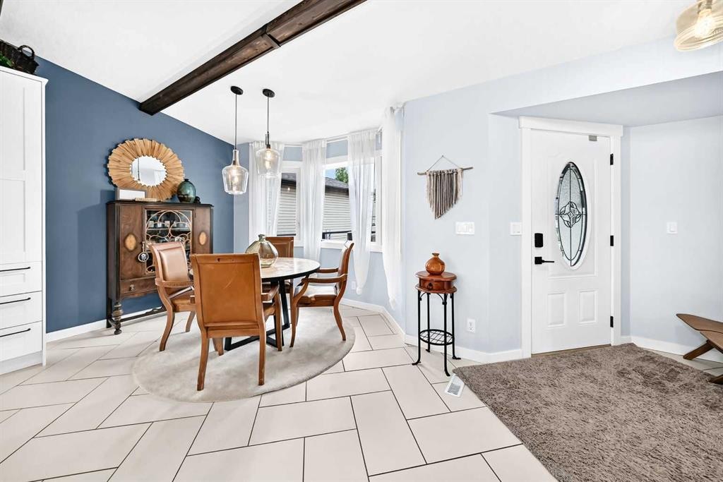 61 West Edge Road, Cochrane, AB - Indoor Photo Showing Dining Room