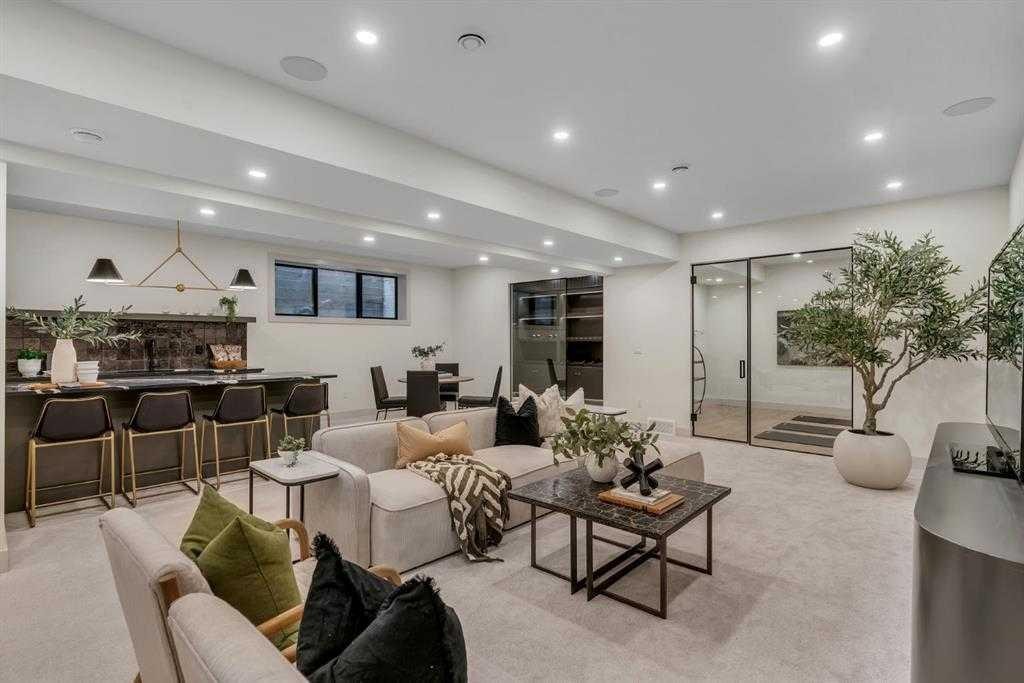 4112 17 Street Sw, Calgary, AB - Indoor