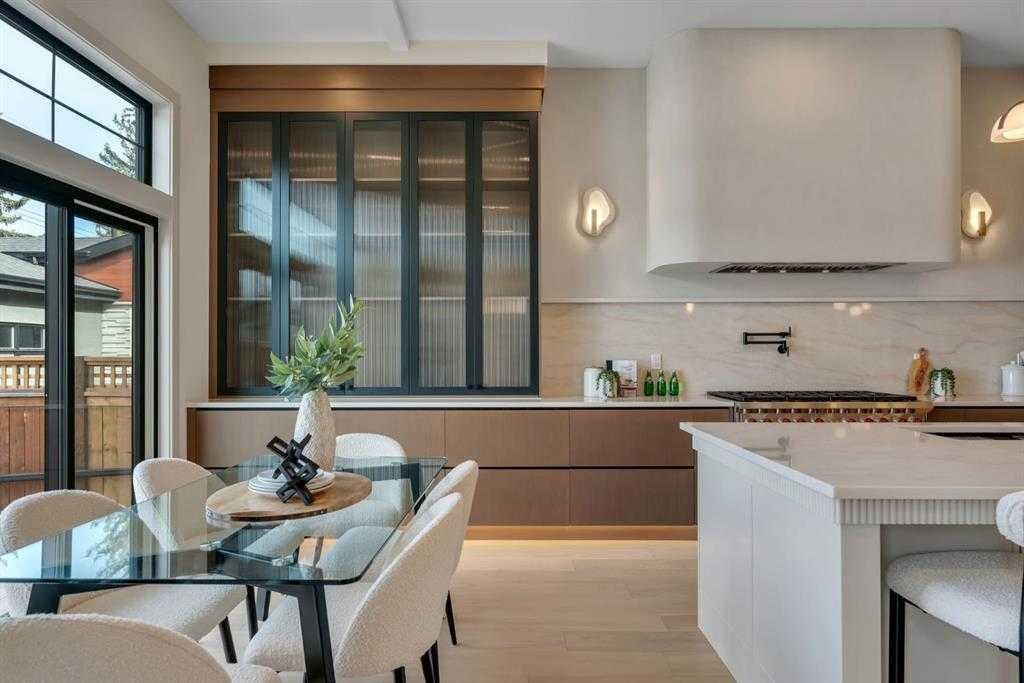 4112 17 Street Sw, Calgary, AB - Indoor Photo Showing Dining Room