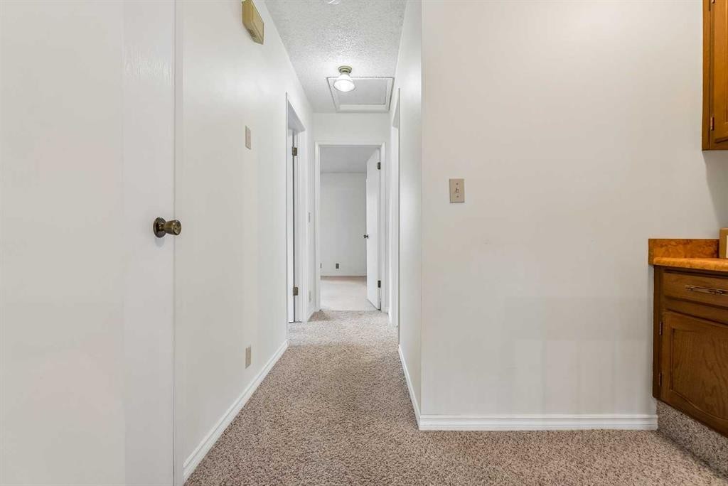 1491 Berkley Drive Nw, Calgary, AB - Indoor Photo Showing Other Room