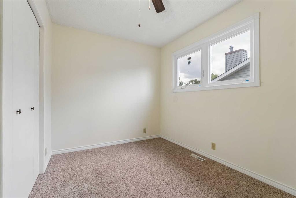1491 Berkley Drive Nw, Calgary, AB - Indoor Photo Showing Other Room