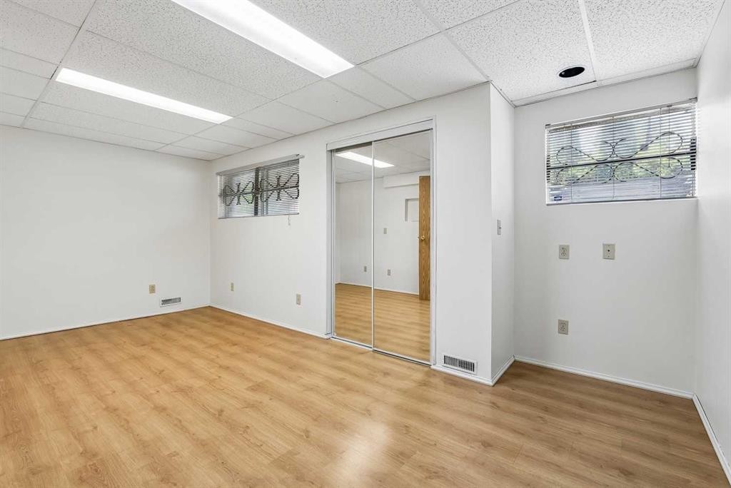 1491 Berkley Drive Nw, Calgary, AB - Indoor Photo Showing Other Room
