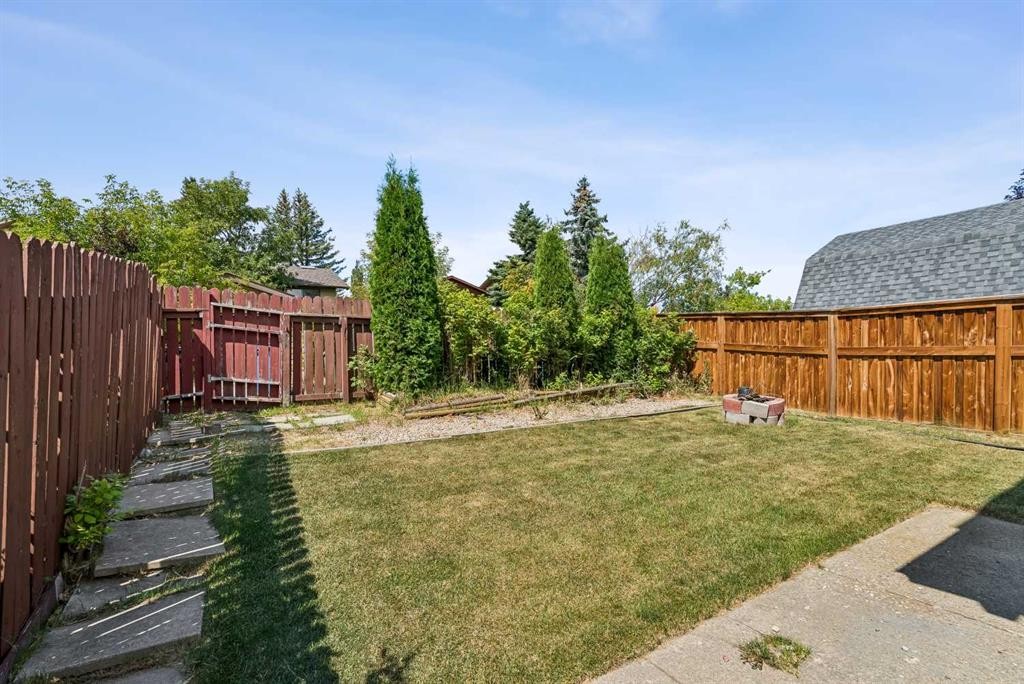 1491 Berkley Drive Nw, Calgary, AB - Outdoor