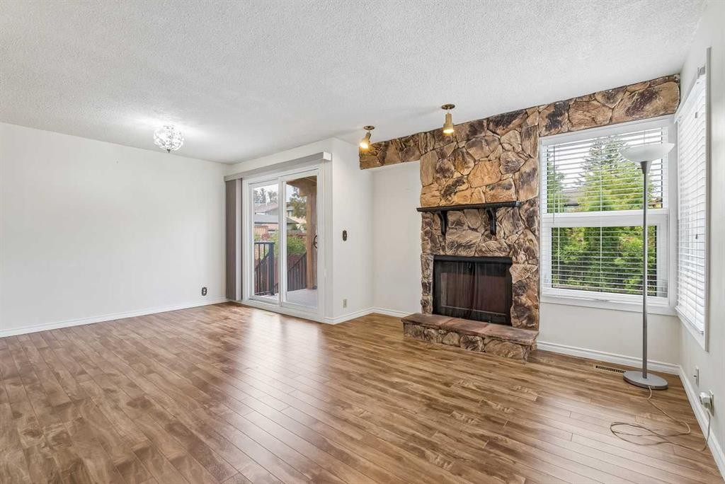 1491 Berkley Drive Nw, Calgary, AB - Indoor Photo Showing Living Room With Fireplace