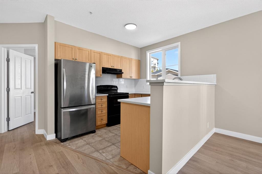 2102-333 Taravista Drive Ne, Calgary, AB - Indoor Photo Showing Kitchen