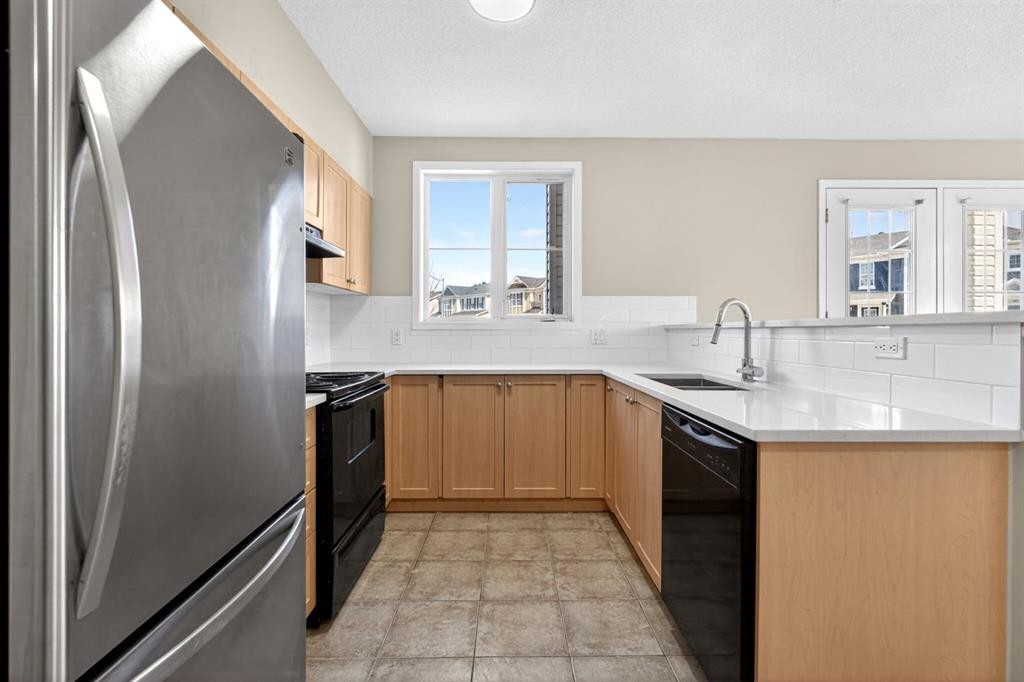 2102-333 Taravista Drive Ne, Calgary, AB - Indoor Photo Showing Kitchen