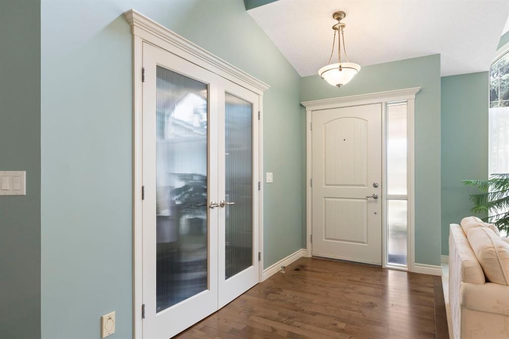 311 Woodhaven Bay Sw, Calgary, AB - Indoor Photo Showing Other Room