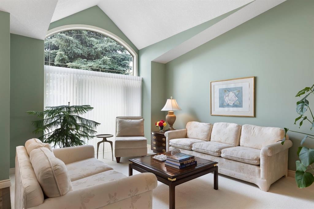 311 Woodhaven Bay Sw, Calgary, AB - Indoor Photo Showing Living Room