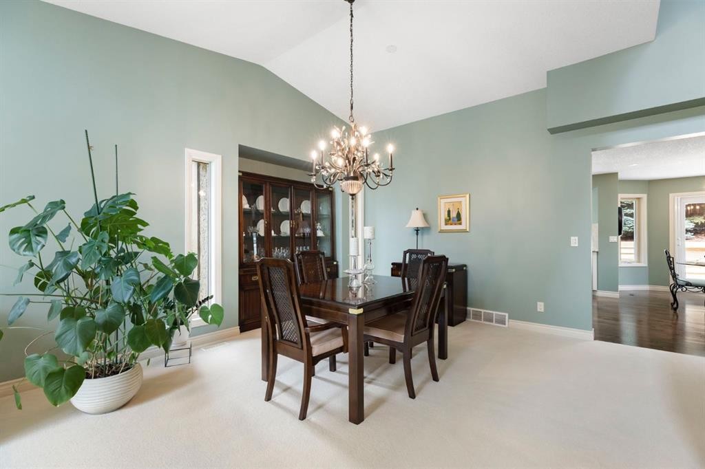 311 Woodhaven Bay Sw, Calgary, AB - Indoor Photo Showing Dining Room