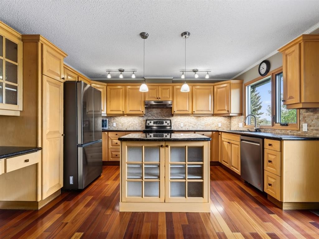 76 Deermoss Crescent Se, Calgary, AB - Indoor Photo Showing Kitchen