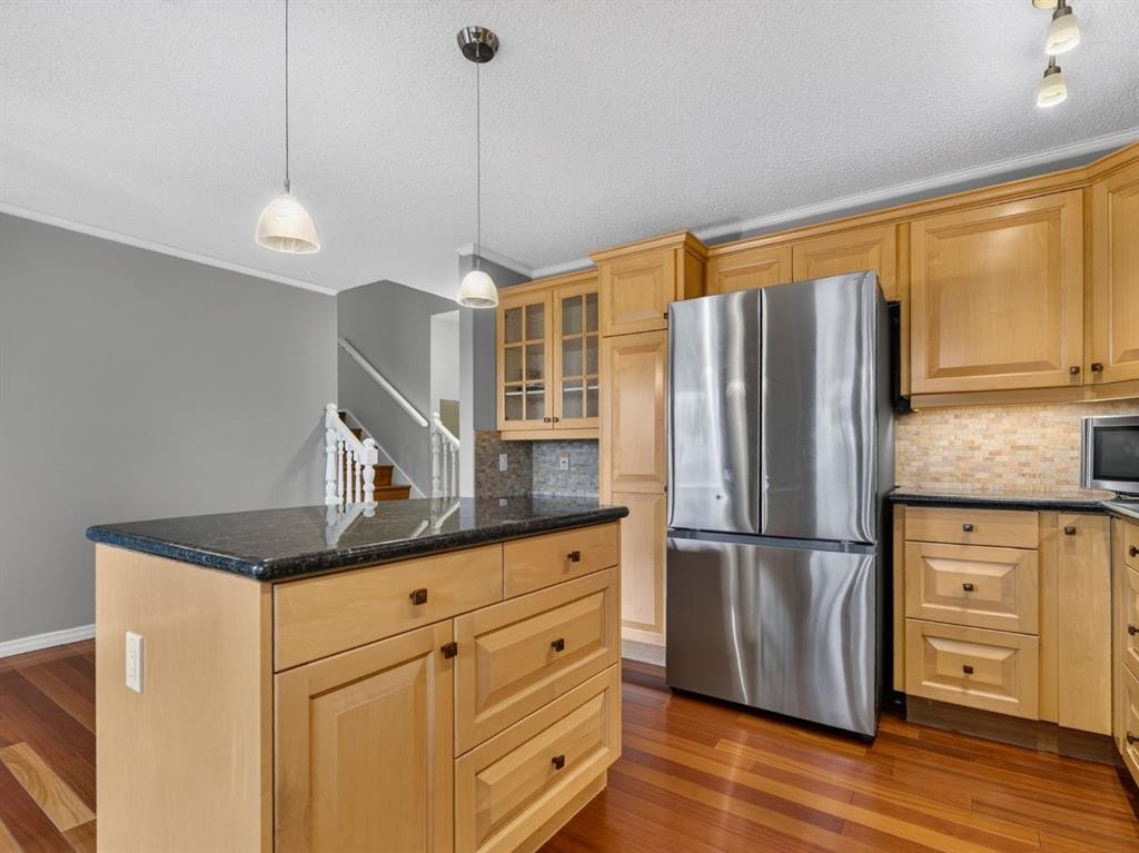 76 Deermoss Crescent Se, Calgary, AB - Indoor Photo Showing Kitchen