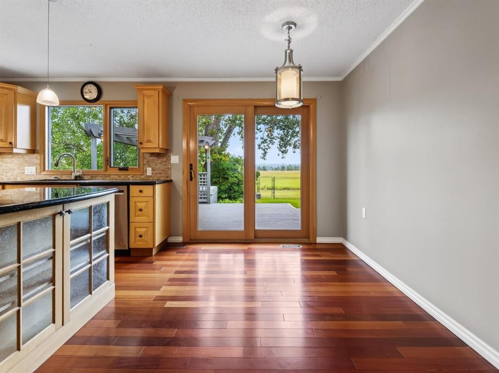 76 Deermoss Crescent Se, Calgary, AB - Indoor Photo Showing Other Room