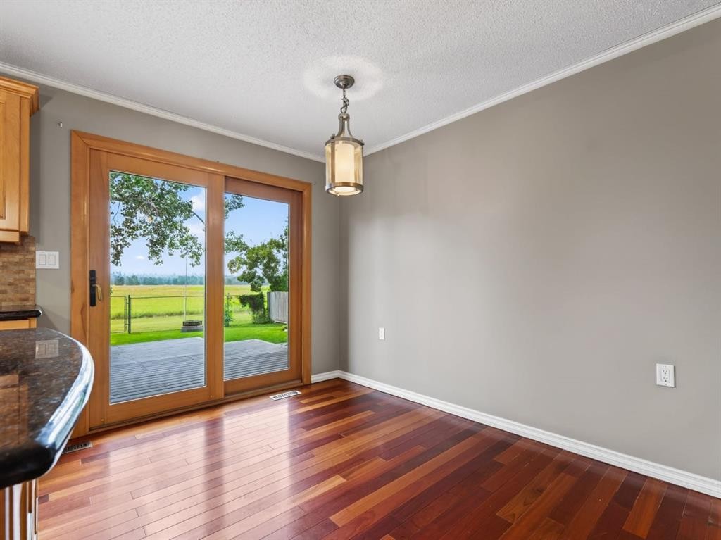 76 Deermoss Crescent Se, Calgary, AB - Indoor Photo Showing Other Room