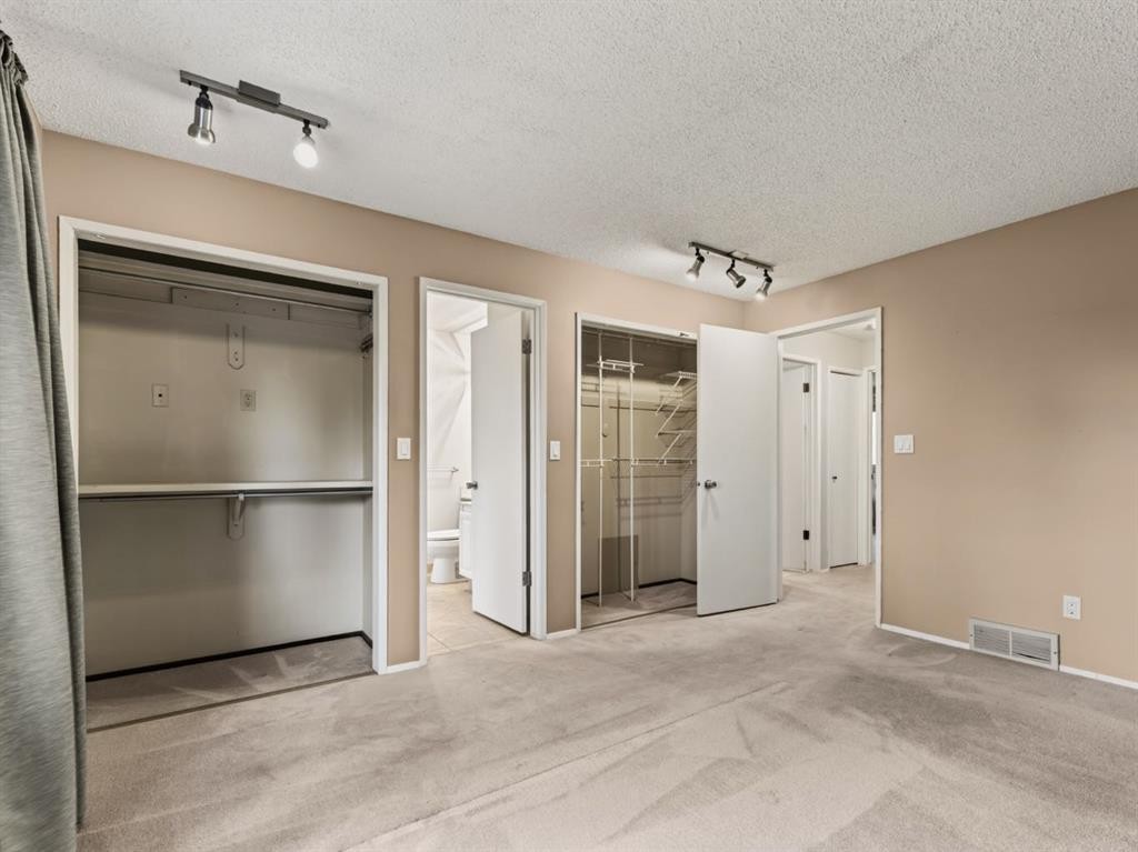 76 Deermoss Crescent Se, Calgary, AB - Indoor