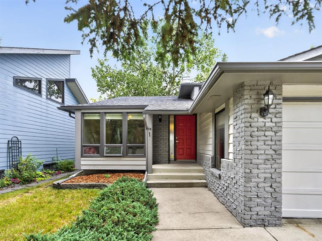 76 Deermoss Crescent Se, Calgary, AB - Outdoor With Deck Patio Veranda